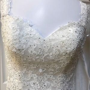 Size L. worn once. Got it steamed clean. fits someone who is a size 7/8. $250